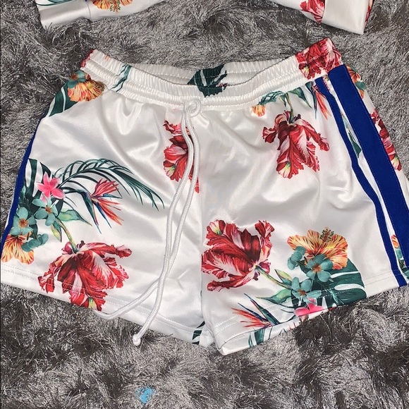 Flower Power Lounge Set - Picture 2 of 4